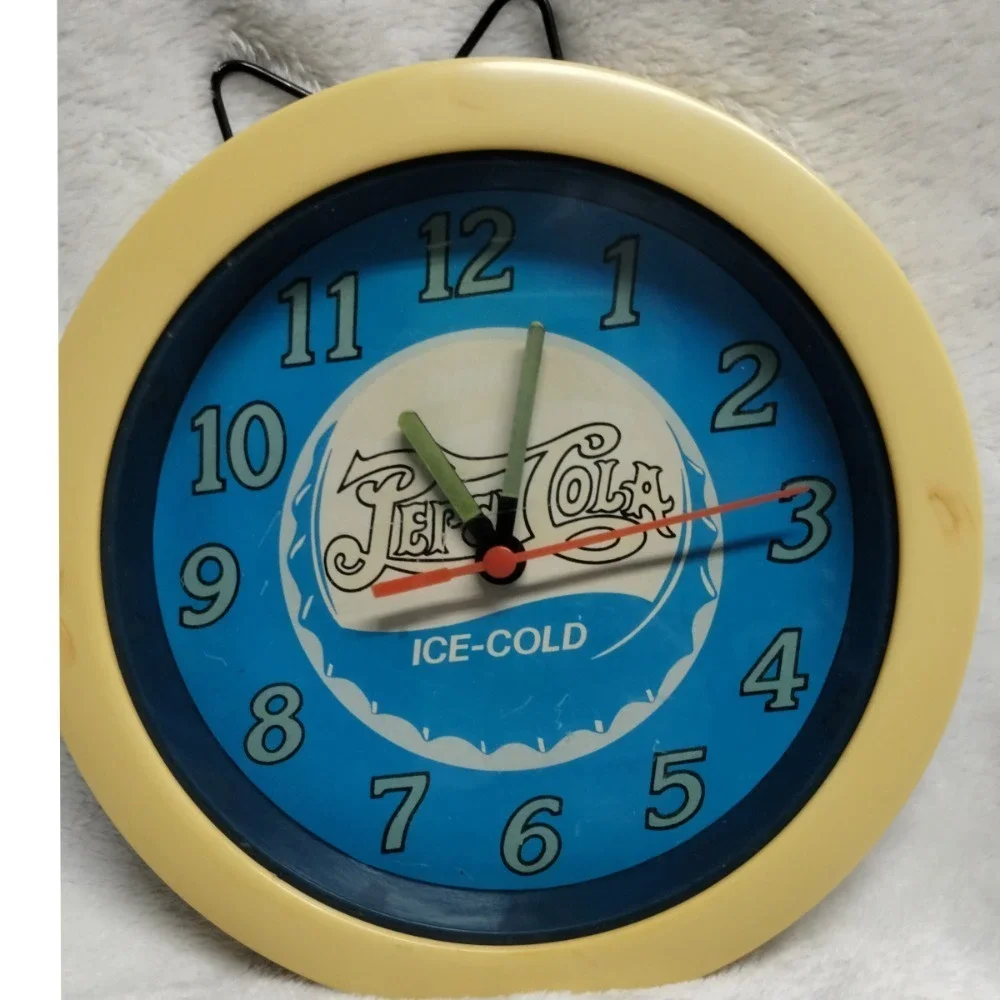 Pepsi Cola Wall Clock‎ Ice-Cold Bottle Cap Design Vintage Style Decor